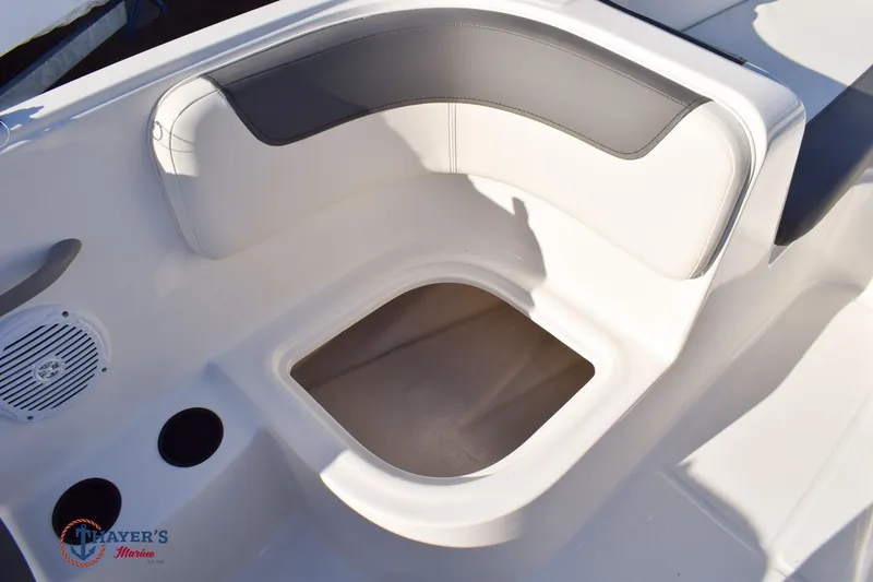 Slide: The Image of Bayliner Element E16 2026 - 21