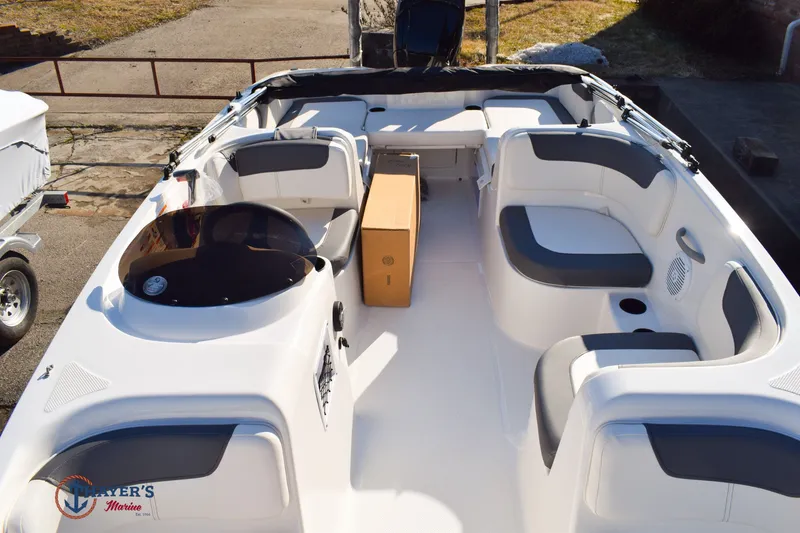 Slide: The Image of Bayliner Element E18 2026 - 13