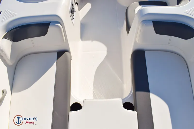 Slide: The Image of Bayliner Element E18 2026 - 14