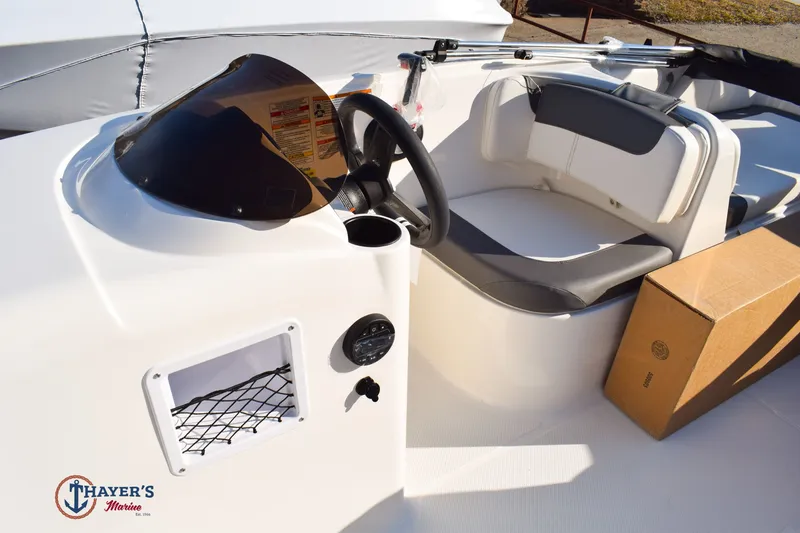 Slide: The Image of Bayliner Element E18 2026 - 16