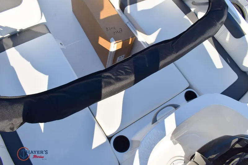 Slide: The Image of Bayliner Element E18 2026 - 7