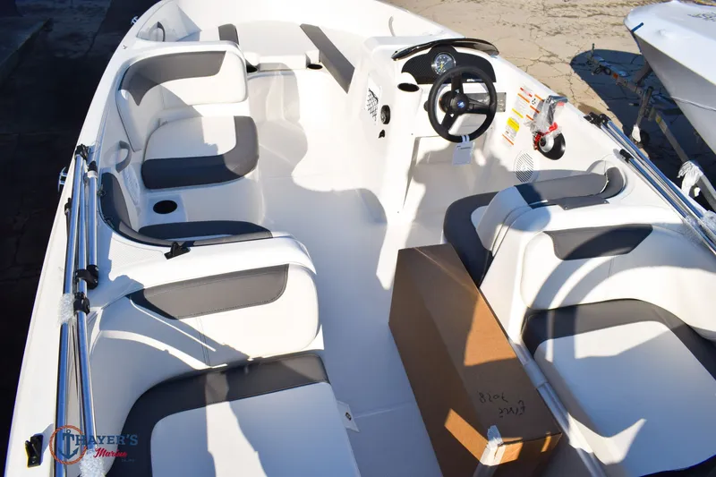 Slide: The Image of Bayliner Element E18 2026 - 8