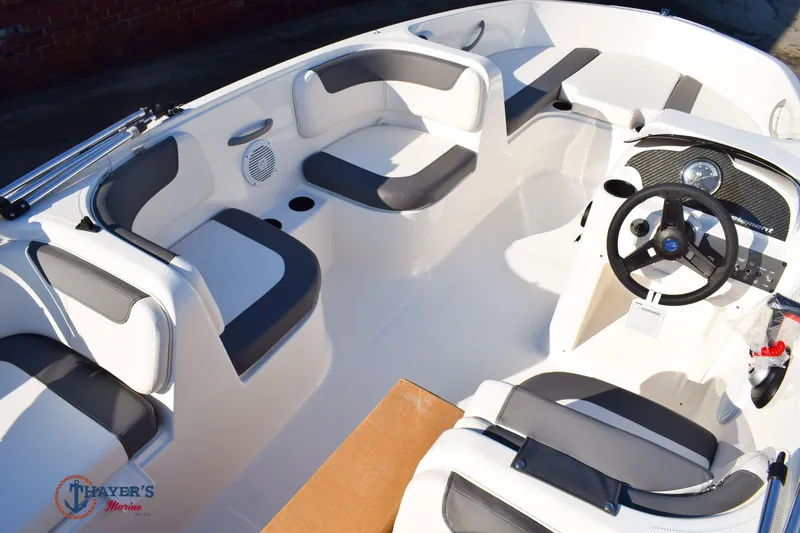 Slide: The Image of Bayliner Element E18 2026 - 9