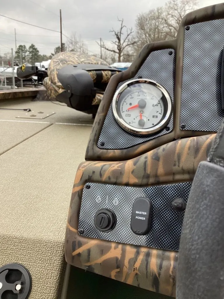 Slide: The Image of Dashboard of G3 Sportsman 1710 boat, model year 2026. - 19