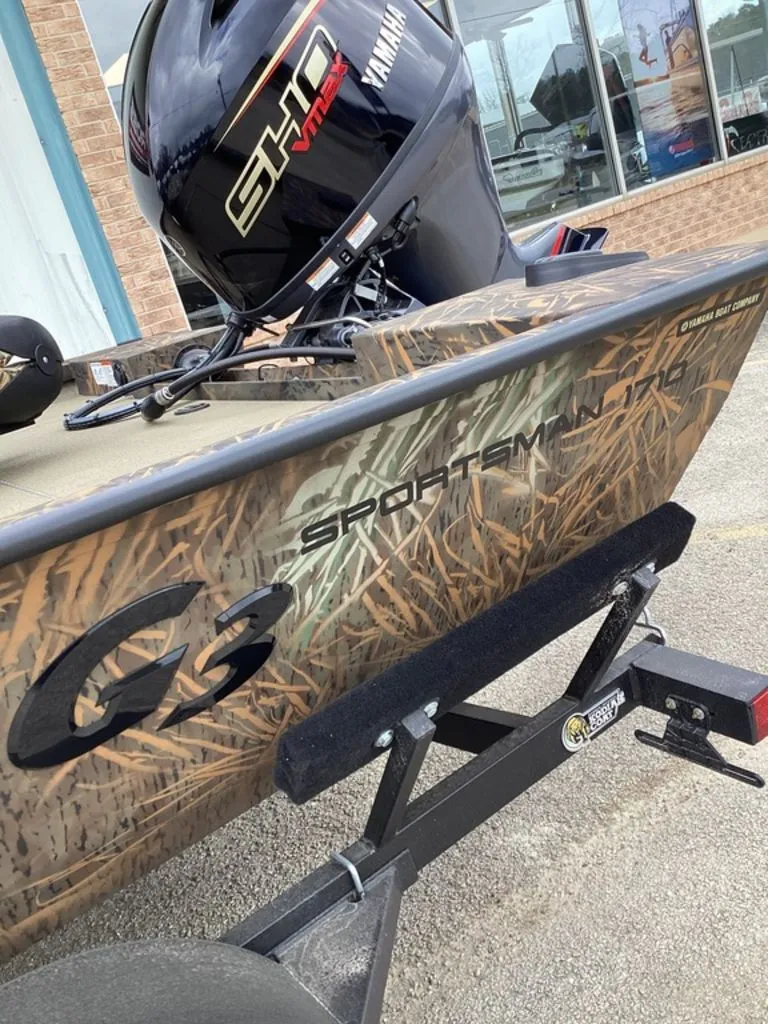 Slide: The Image of G3 Sportsman 1710 boat with Yamaha engine, model 2026. - 3