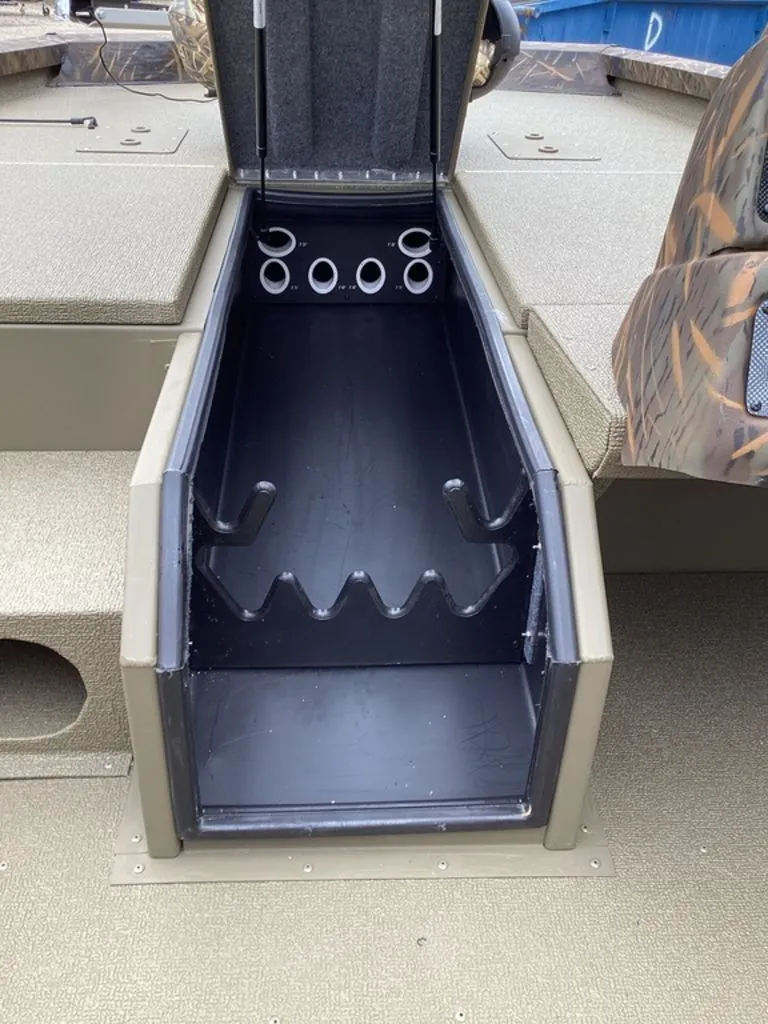 Slide: The Image of Rod holder in G3 Sportsman 1710 boat, model 2026. - 34