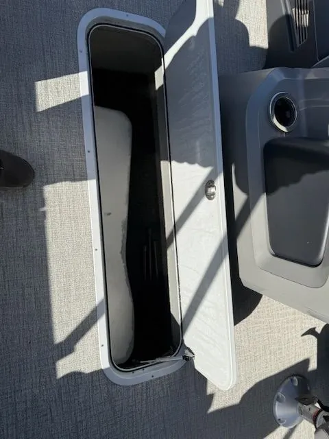 Slide: The Image of Avalon LSZ Versatile Rear Bench - 23' 2025 - 12