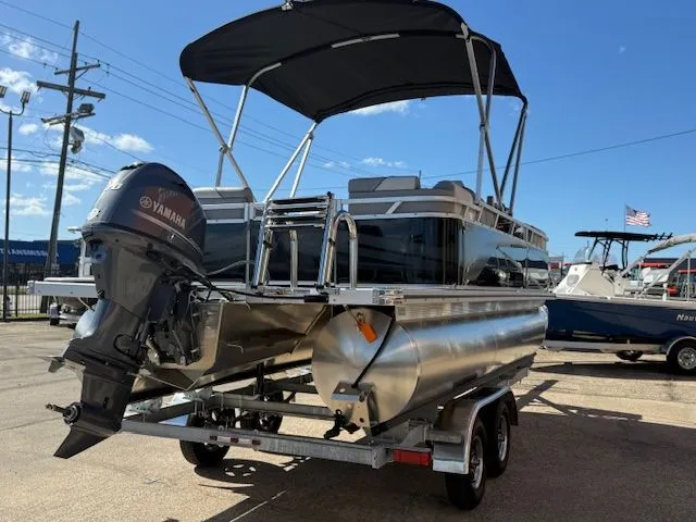 Slide: The Image of Avalon Venture Quad Lounge - 19' 2026 - 6