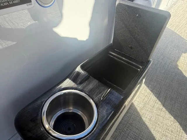 Slide: The Image of Avalon Venture 85 Quad Fish - 21' 2026 - 18