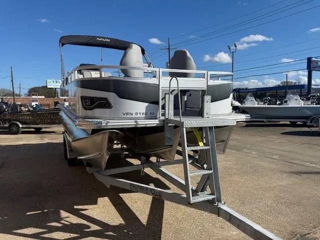 Slide: The Image of Avalon Venture 85 Quad Fish - 21' 2026 - 5