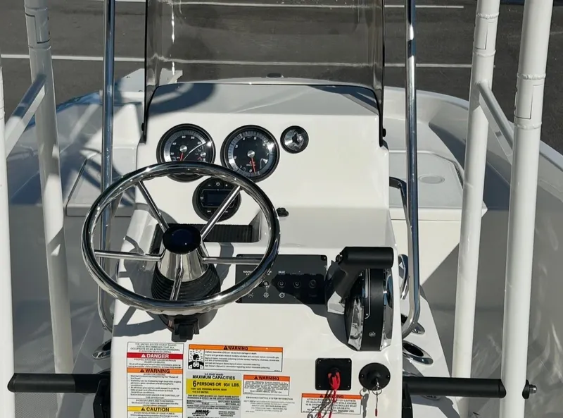 Slide: The Image of Bayliner T18LE 2026 - 11