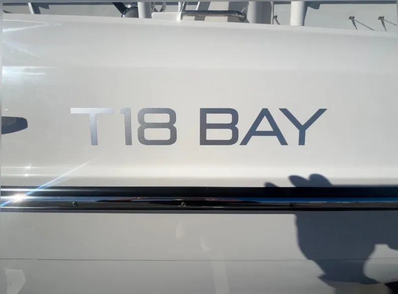 Slide: The Image of Bayliner T18LE 2026 - 13