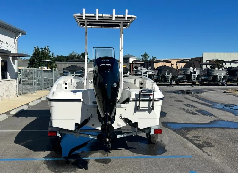 Slide: The Image of Bayliner T18LE 2026 - 5