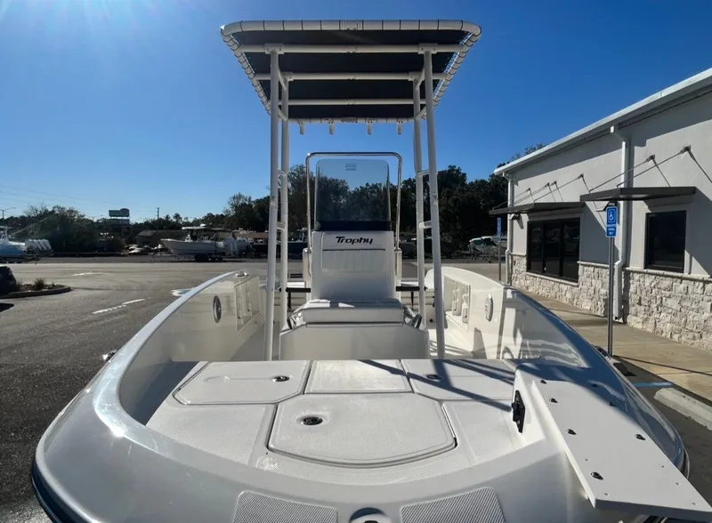 Slide: The Image of Bayliner T18LE 2026 - 9