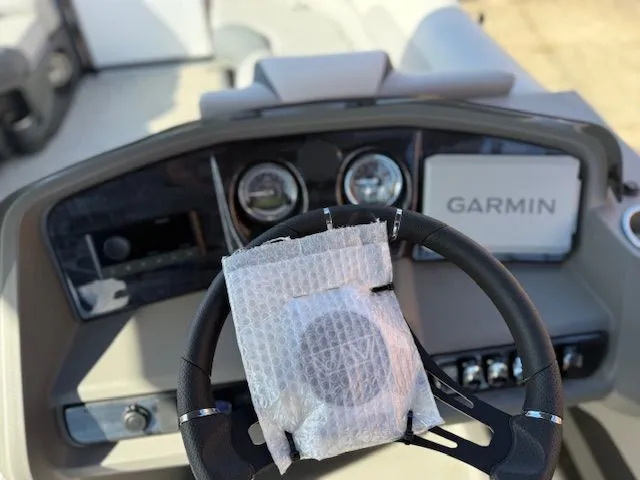 Slide: The Image of Avalon LSZ Versatile Rear Bench - 23' 2025 - 13