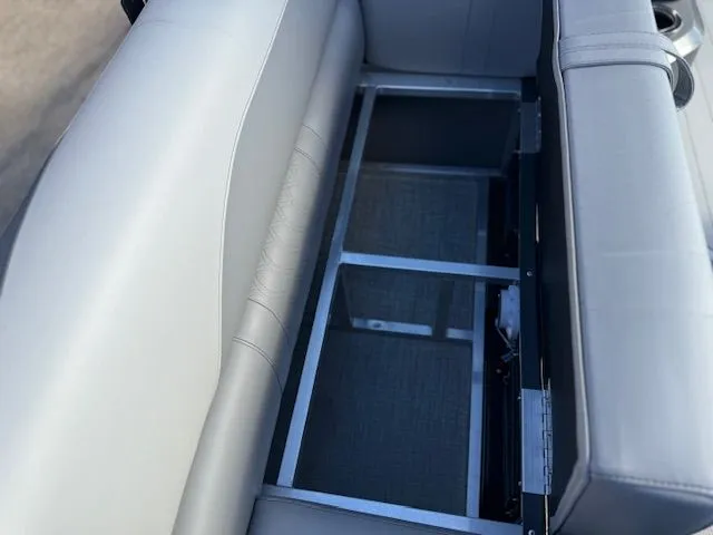 Slide: The Image of Avalon LSZ Versatile Rear Bench - 23' 2025 - 8