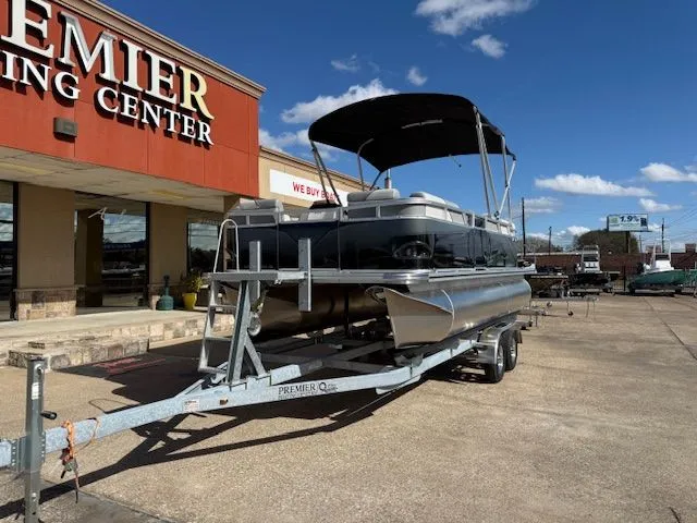 Slide: The Image of Avalon Venture Quad Lounge - 19' 2026 - 3