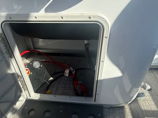 Slide: The Image of Avalon Venture 85 Quad Fish - 21' 2026 - 14