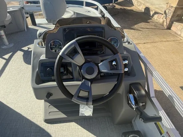 Slide: The Image of Avalon Venture 85 Quad Fish - 21' 2026 - 17