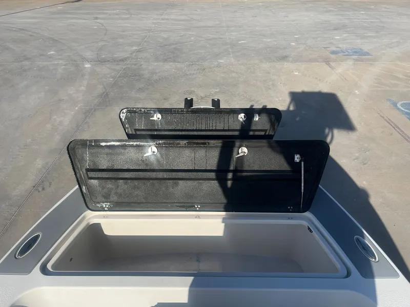 Slide: The Image of Tiburon ZX22 2015 - 12