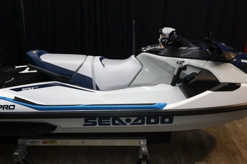 Slide: The Image of Sea-Doo FishPro Sport 170 2026 - 6