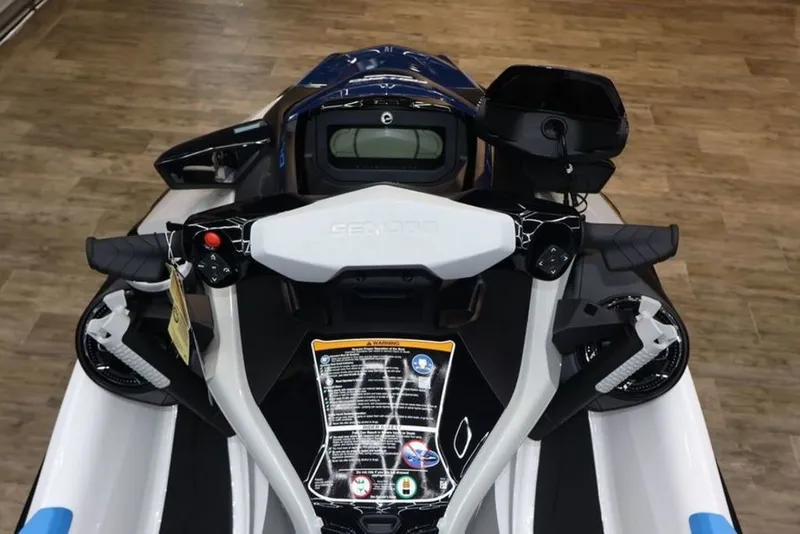 Slide: The Image of Sea-Doo FishPro Sport 170 2026 - 8