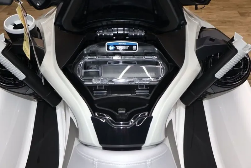 Slide: The Image of Sea-Doo FishPro Sport 170 2026 - 9