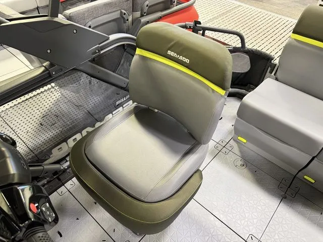 Slide: The Image of Sea-Doo Switch Fish™ 18 - 230 Hp Painted 2026 - 11