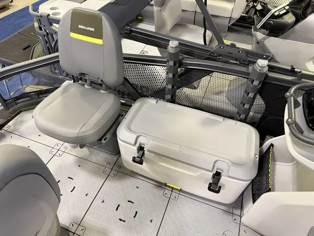 Slide: The Image of Sea-Doo Switch Fish™ 18 - 230 Hp Painted 2026 - 17