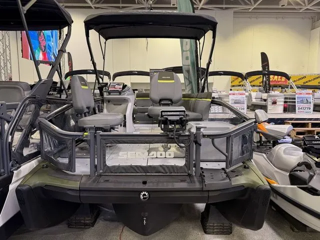 Slide: The Image of Sea-Doo Switch Fish™ 18 - 230 Hp Painted 2026 - 3