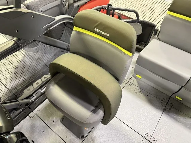 Slide: The Image of Sea-Doo Switch Fish™ 18 - 230 Hp Painted 2026 - 12