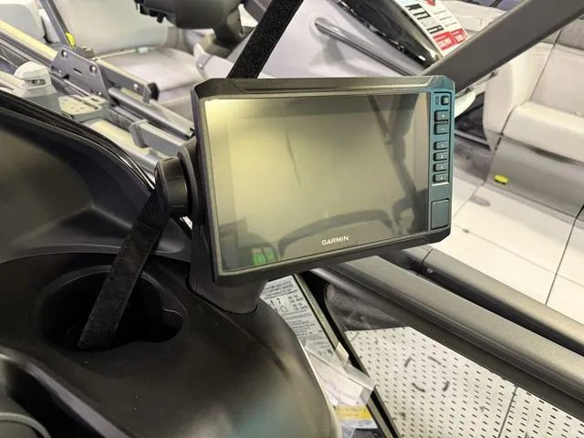 Slide: The Image of Sea-Doo Switch Fish™ 18 - 230 Hp Painted 2026 - 14