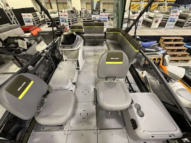 Slide: The Image of Sea-Doo Switch Fish™ 18 - 230 Hp Painted 2026 - 22