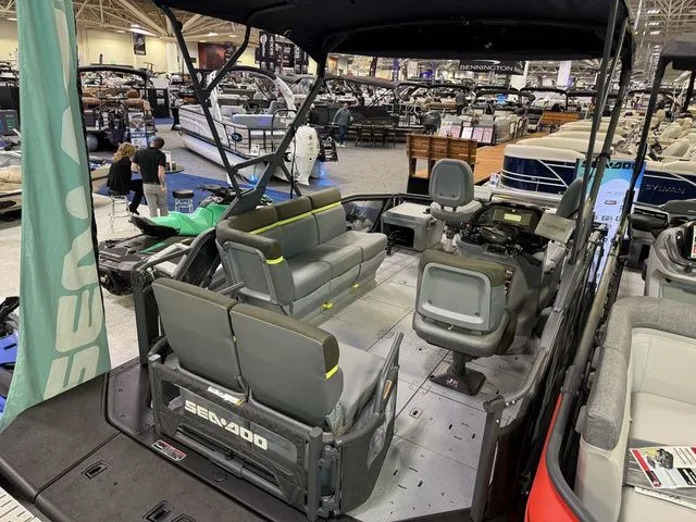 Slide: The Image of Sea-Doo Switch Fish™ 18 - 230 Hp Painted 2026 - 4