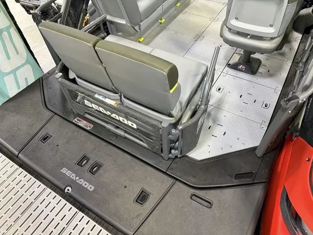 Slide: The Image of Sea-Doo Switch Fish™ 18 - 230 Hp Painted 2026 - 5