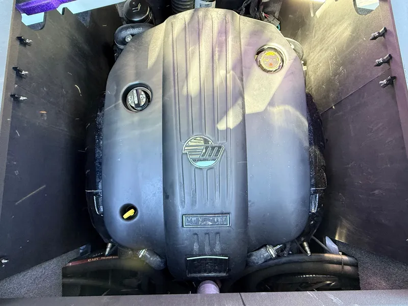 Slide: The Image of Malibu Wakesetter 23 LSV 2020 - 11