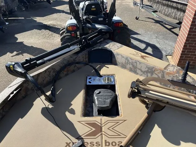 Slide: The Image of Xpress H18C Crappie 2026 - 13