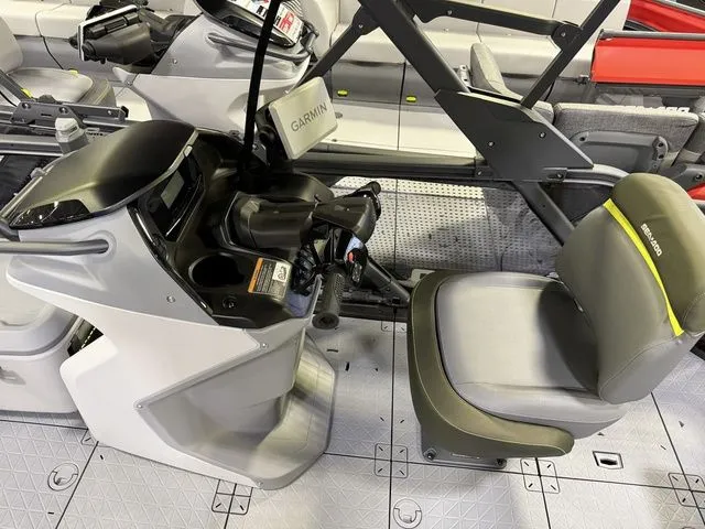 Slide: The Image of Sea-Doo Switch Fish™ 18 - 230 Hp Painted 2026 - 10