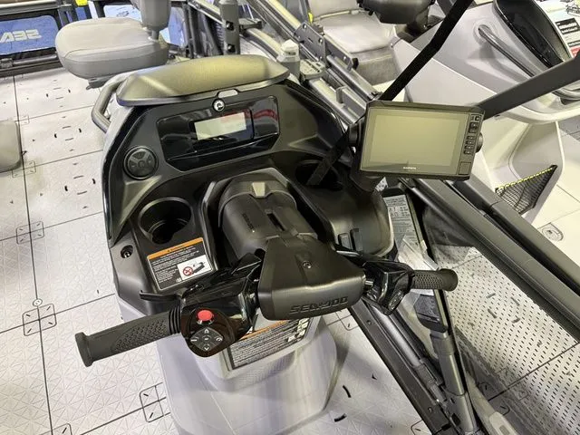 Slide: The Image of Sea-Doo Switch Fish™ 18 - 230 Hp Painted 2026 - 13