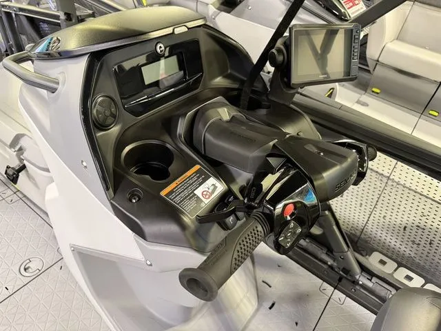 Slide: The Image of Sea-Doo Switch Fish™ 18 - 230 Hp Painted 2026 - 15