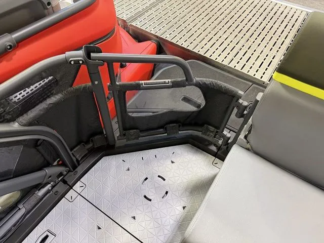 Slide: The Image of Sea-Doo Switch Fish™ 18 - 230 Hp Painted 2026 - 7