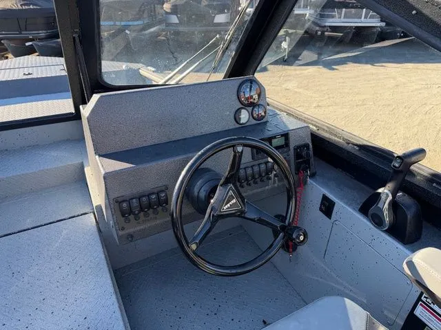 Slide: The Image of SeaArk Dynasty 2.0 - Yamaha 300 2026 - 10