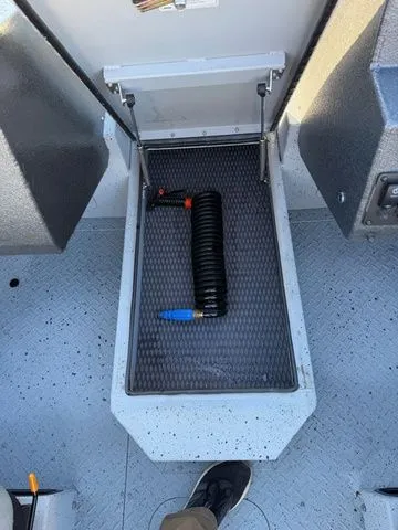 Slide: The Image of SeaArk Dynasty 2.0 - Yamaha 300 2026 - 11