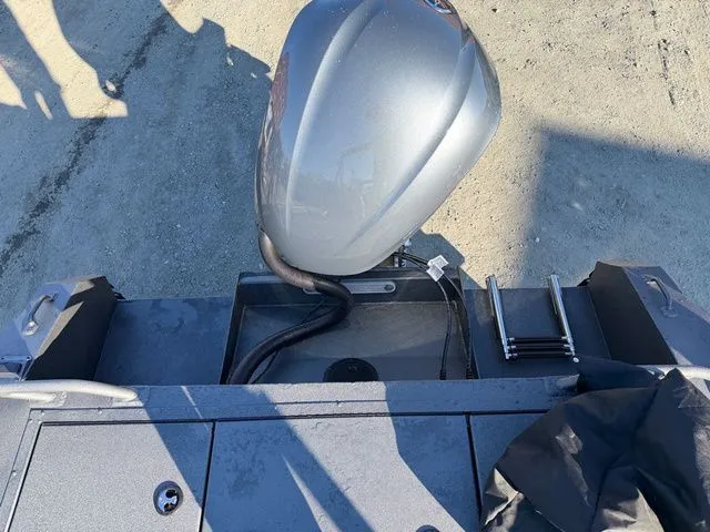 Slide: The Image of SeaArk Dynasty 2.0 - Yamaha 300 2026 - 12