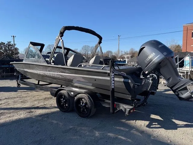 Slide: The Image of SeaArk Dynasty 2.0 - Yamaha 300 2026 - 13