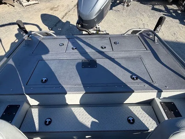 Slide: The Image of SeaArk Dynasty 2.0 - Yamaha 300 2026 - 8