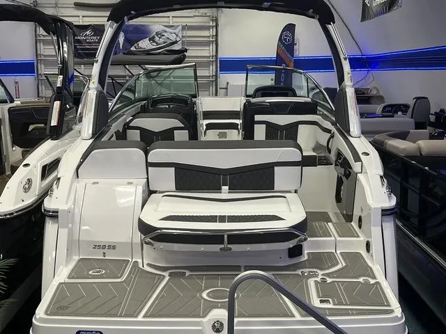 Slide: The Image of Monterey 258SS Super Sport 2026 - 10