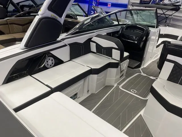 Slide: The Image of Monterey 258SS Super Sport 2026 - 11