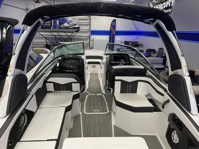 Slide: The Image of Monterey 258SS Super Sport 2026 - 12