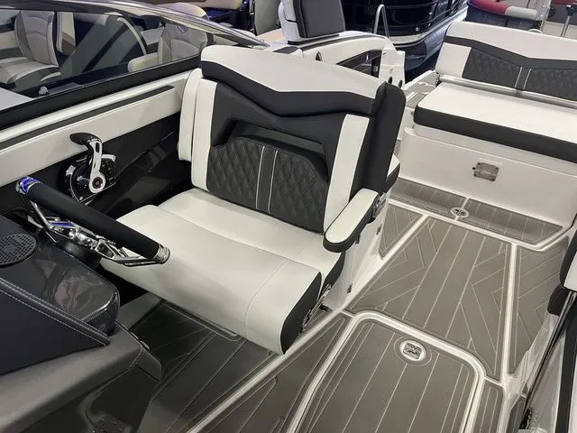 Slide: The Image of Monterey 258SS Super Sport 2026 - 9